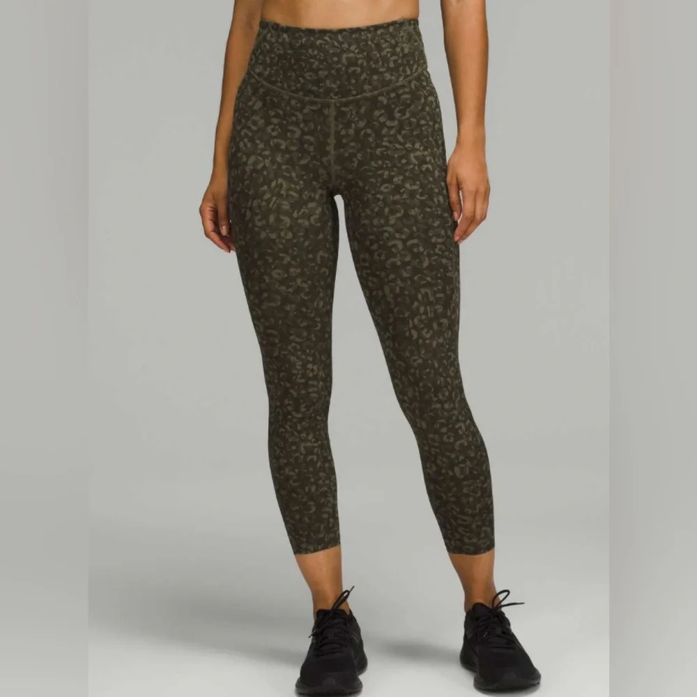 Lululemon Base Pace High-Rise Tight 25" Camo Medium Olive Multi - Picture 6 of 12